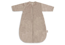 Lade das Bild in den Galerie-Viewer, SCHLAFSACK NEWBORN - 60 CM MIT ABNEHMBAREN ÄRMELN / VELVET MILKY COFFEE