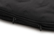 Lade das Bild in den Galerie-Viewer, Fußsack GRUPPE 0+3/5 PUNKTE - EMBOSSED SCHWARZ