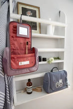 Lade das Bild in den Galerie-Viewer, KULTURBEUTEL KINDER - MINI WASHBAG / TRAKTOR