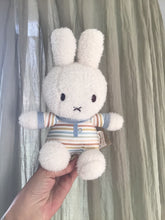 Lade das Bild in den Galerie-Viewer, KUSCHELTIR - VINTAGE SUNNY STRIPES - 25 CM MIFFY