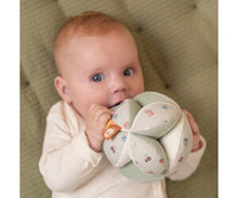 Lade das Bild in den Galerie-Viewer, STOFFBALL - LITTLE FARM