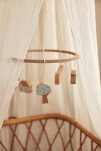 Lade das Bild in den Galerie-Viewer, BABY MOBILE AUS HOLZ - FARM