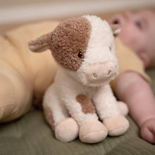 Lade das Bild in den Galerie-Viewer, KUSCHELTIER KUH 17 CM - LITTLE FARM - LITTLE DUTCH
