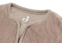 Lade das Bild in den Galerie-Viewer, SCHLAFSACK NEWBORN - 60 CM MIT ABNEHMBAREN ÄRMELN / VELVET  MILKY COFFEE
