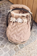 Lade das Bild in den Galerie-Viewer, Fußsack GRUPPE 0+ 3/5 PUNKTE- EMBOSSED - MILKY COFFEE
