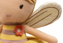 Lade das Bild in den Galerie-Viewer, KUSCHELPUPPE - BEE LILY

