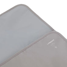 Lade das Bild in den Galerie-Viewer, WINDELTASCHE - BLÄTTER
