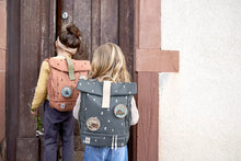 Lade das Bild in den Galerie-Viewer, Kindergartenrucksack Rolltop - Happy Prints, DunkelblauKINDERGARTENRUCKSACK ROLLTOP - HAPPY PRINTS - DUNKELBLAU
