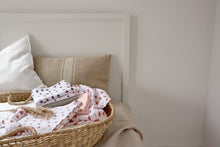 Lade das Bild in den Galerie-Viewer, SWADDLE L - LITTLE FOREST OLIVE - 3 STÜCK 85 x 85 cm
