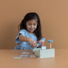Lade das Bild in den Galerie-Viewer, HOLZ SPIELKASSE MIT SCANNER UND ZUBEHÖR (FSC)
