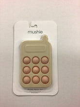 Lade das Bild in den Galerie-Viewer, MUSHIE -  Lernspielzeug Drucktelefon Blush

