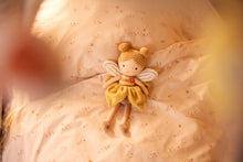 Lade das Bild in den Galerie-Viewer, KUSCHELPUPPE - BEE LILY
