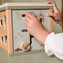 Lade das Bild in den Galerie-Viewer, HOLZ-AKTIVITÄTENWÜRFEL MOTORIK - LITTLE FARM

