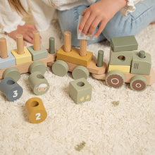 Lade das Bild in den Galerie-Viewer, ZUG MIT STECKFORMEN TRAKTOR - LITTLE FARM
