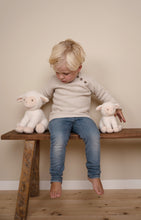 Lade das Bild in den Galerie-Viewer, KUSCHELTIER SCHAF 17 CM- LITTLE FARM
