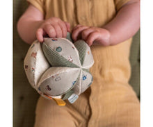 Lade das Bild in den Galerie-Viewer, STOFFBALL - LITTLE FARM
