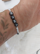 Lade das Bild in den Galerie-Viewer, MAMA - ARMBAND SCHWARZ, WEISS, SILBER
