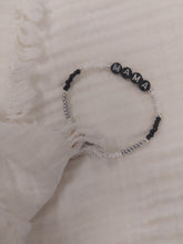 Lade das Bild in den Galerie-Viewer, MAMA - ARMBAND SCHWARZ, WEISS, SILBER
