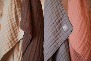 DECKE WRINKLED COTTON - 75X100 CM NOUGAT