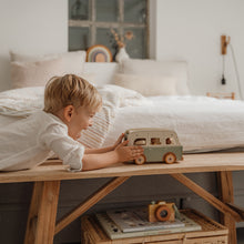 Lade das Bild in den Galerie-Viewer, VINTAGE - VAN MIT SPIELFIGUREN - FSC ZERTIFIZIERT
