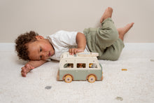 Lade das Bild in den Galerie-Viewer, VINTAGE - VAN MIT SPIELFIGUREN - FSC ZERTIFIZIERT
